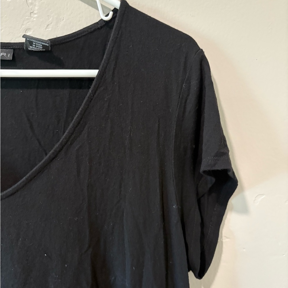 Tahari Black Short Sleeve V-Neck Tee - Picture 3 of 7